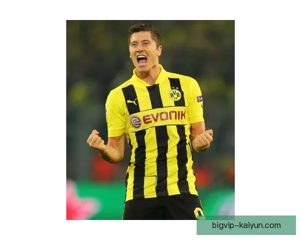 德甲豪门在夏季转会市场持续引发关注，动态频繁引人瞩目