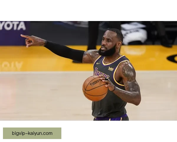 那不勒斯在战术中持续利用奥斯梅恩的锋线威胁提升进攻效率